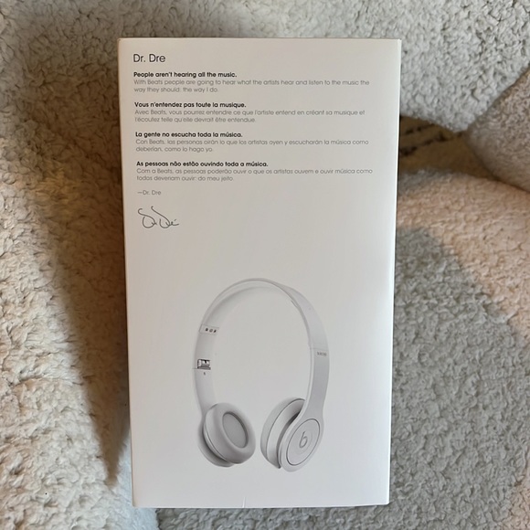 Beats By Dre Solo HD Headphones - Picture 4 of 12